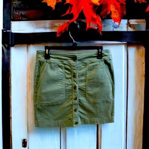 Size 4 olive green Vineyard Vine skirt